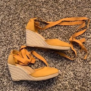 Yellow wedges